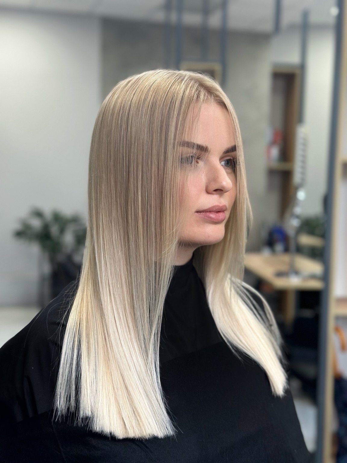Blonde hair colour finish by a London hair colourist